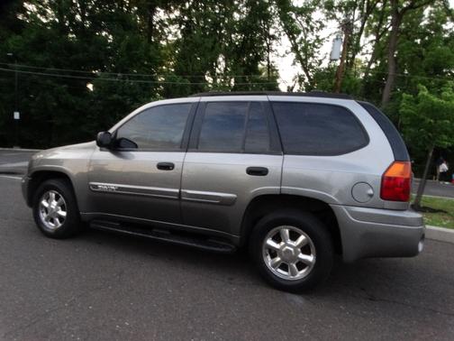 Gray 2005 GMC Envoy SLE