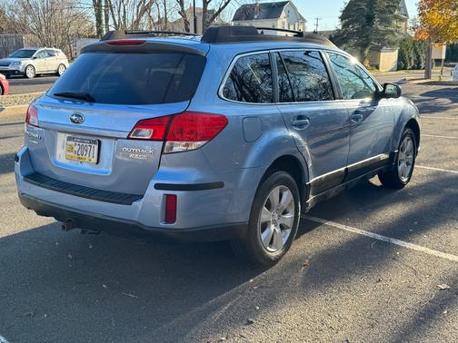 2010 Subaru Outback 2.5 i Premium