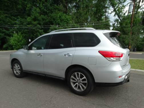 Silver 2013 Nissan Pathfinder SV