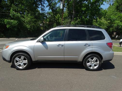 SILVER 2010 Subaru Forester 2.5 X Premium