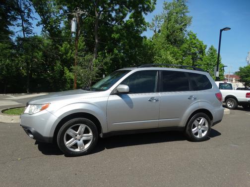 SILVER 2010 Subaru Forester 2.5 X Premium