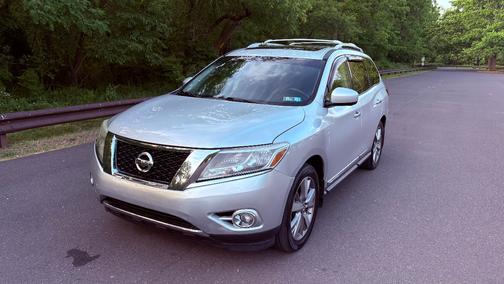 silver 2014 Nissan Pathfinder Platinum