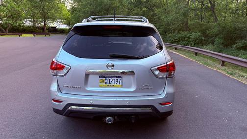 silver 2014 Nissan Pathfinder Platinum