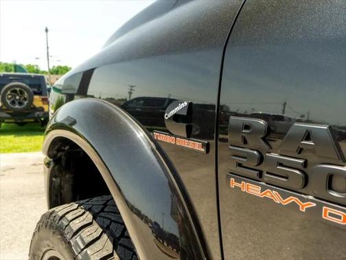 2018 RAM 2500 Laramie Crew Cab 4x4 6'4' Box