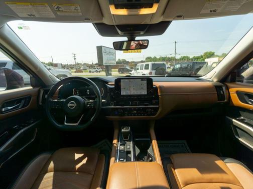 2023 Nissan Pathfinder Platinum FWD