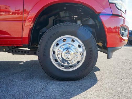 2019 RAM 3500 Laramie Crew Cab 4x4 8' Box