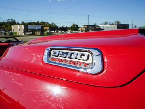 2019 RAM 3500 Laramie Crew Cab 4x4 8' Box