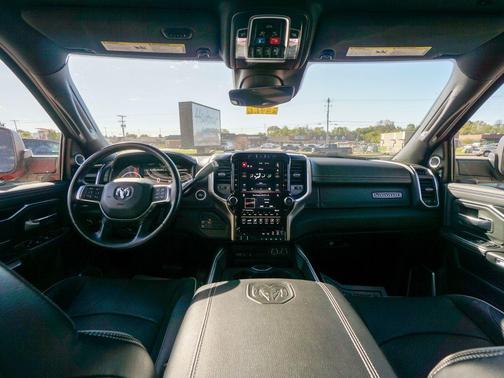 2019 RAM 3500 Laramie Crew Cab 4x4 8' Box