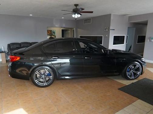 Black Sapphire Metallic 2018 BMW M5 Base