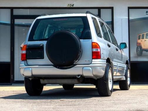 2002 Chevrolet Tracker Hard Top LT