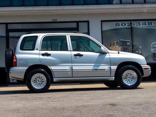 2002 Chevrolet Tracker Hard Top LT