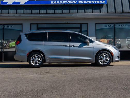 2017 Chrysler Pacifica Touring-L