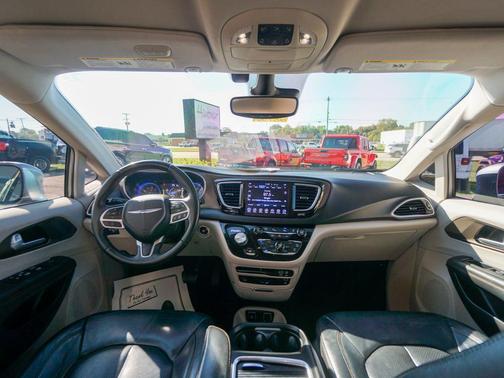 2017 Chrysler Pacifica Touring-L