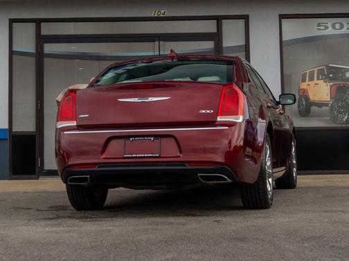 2017 Chrysler 300 Limited