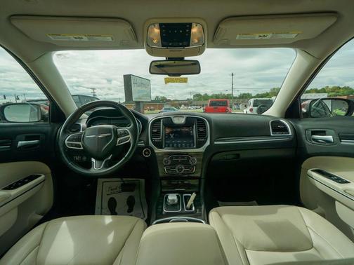 2017 Chrysler 300 Limited