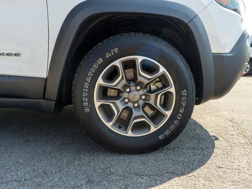 2020 Jeep Cherokee Trailhawk