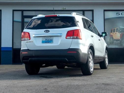 2011 Kia Sorento LX