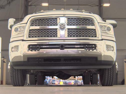 2017 RAM 3500 Laramie Crew Cab 4x4 8' Box