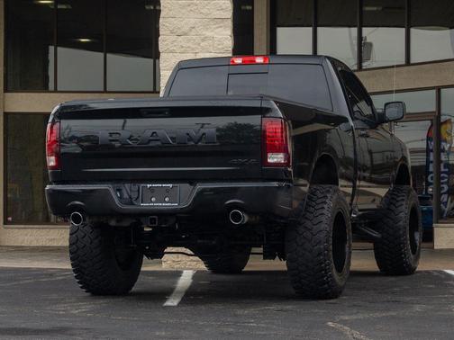 2017 RAM 1500 Night Regular Cab 4x4 6'4' Box