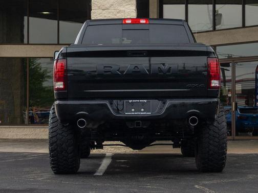 2017 RAM 1500 Night Regular Cab 4x4 6'4' Box