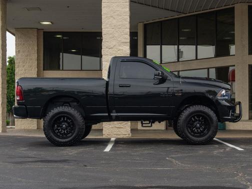 2017 RAM 1500 Night Regular Cab 4x4 6'4' Box