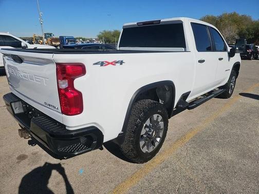 Summit White 2022 Chevrolet Silverado 2500 Custom