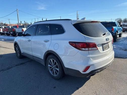 2017 Hyundai SANTA FE SE