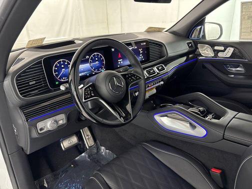 MANUFAKTUR Moonlight White Metallic 2026 Mercedes-Benz Maybach GLS 600 4MATIC