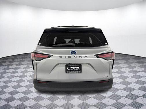 2021 Toyota Sienna XLE 8 Passenger