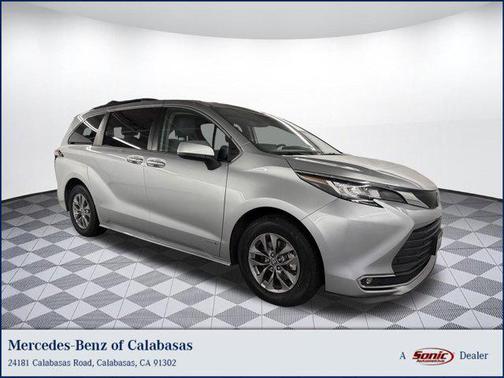 2021 Toyota Sienna XLE 8 Passenger