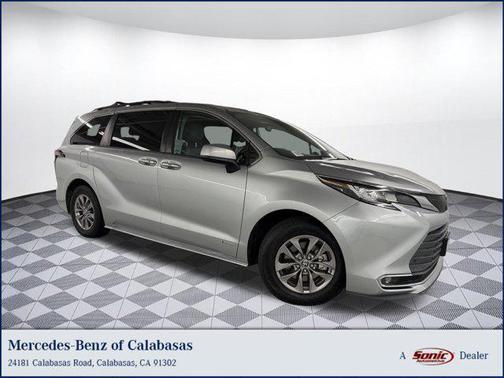 2021 Toyota Sienna XLE 8 Passenger