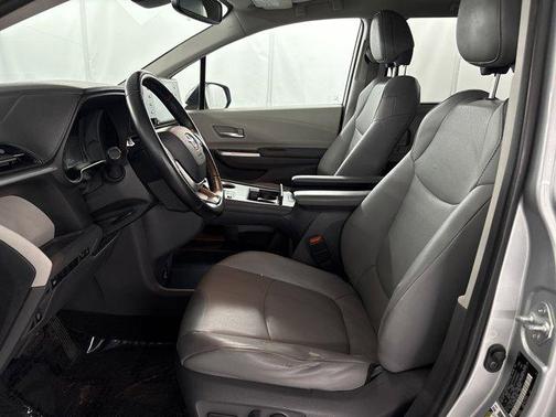2021 Toyota Sienna XLE 8 Passenger