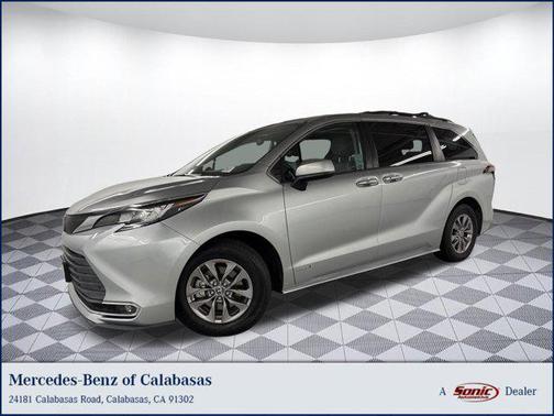 2021 Toyota Sienna XLE 8 Passenger