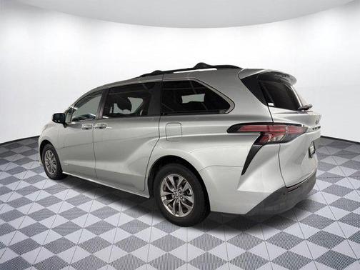2021 Toyota Sienna XLE 8 Passenger