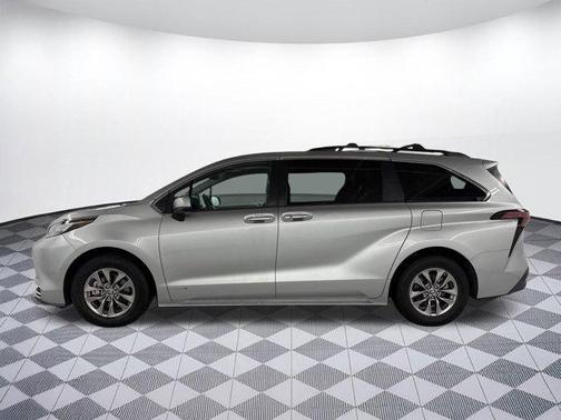 2021 Toyota Sienna XLE 8 Passenger