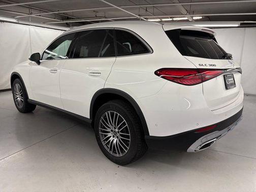 2026 Mercedes-Benz GLC 300 Base