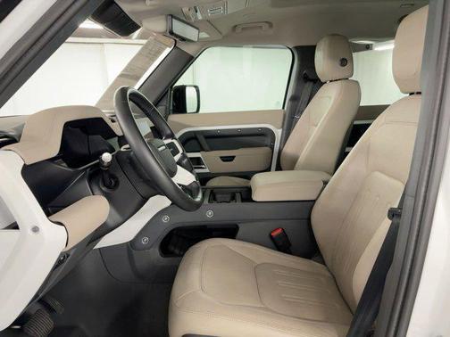 2022 Land Rover Defender 110 SE