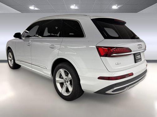2022 Audi Q7 45 Premium