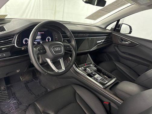 2022 Audi Q7 45 Premium