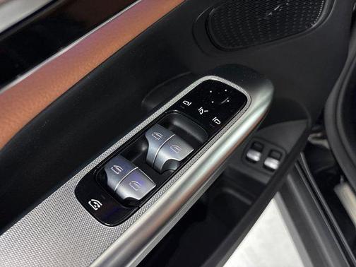 2025 Mercedes-Benz GLC 350e Base
