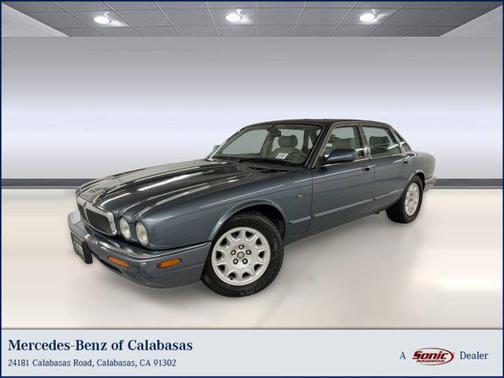 2001 Jaguar XJ8 4dr Sdn