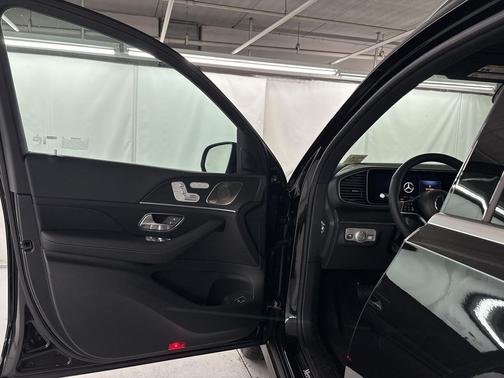 Obsidian Black Metallic 2026 Mercedes-Benz GLS 450 4MATIC