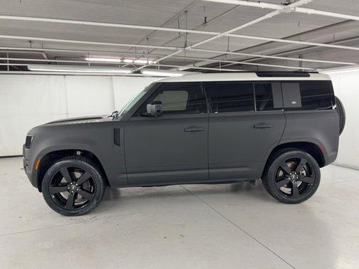 2024 Land Rover Defender 110 P400 X-Dynamic SE