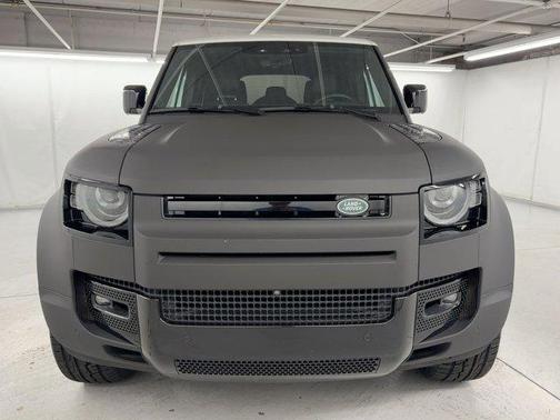 2024 Land Rover Defender 110 P400 X-Dynamic SE