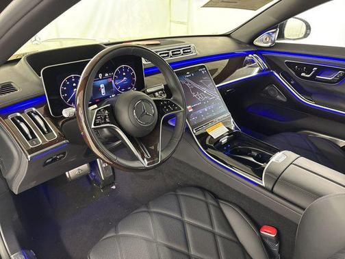 Obsidian Black Metallic 2026 Mercedes-Benz Maybach S 580 4MATIC