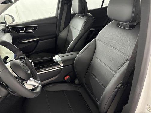 2025 Mercedes-Benz GLC 350e Base