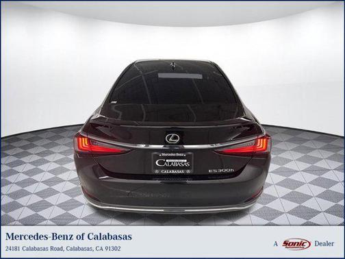 2024 Lexus ES 300h Base