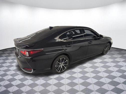 2024 Lexus ES 300h Base