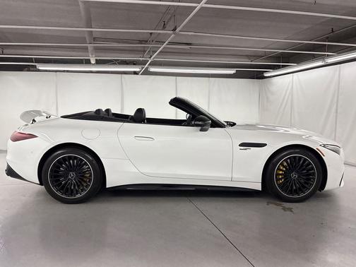 MANUFAKTUR Moonlight White Metallic 2025 Mercedes-Benz AMG SL 43 Base