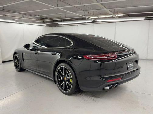 2018 Porsche Panamera 4